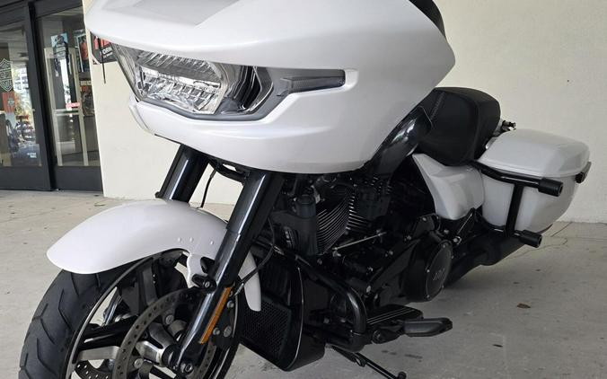 2024 Harley-Davidson® Road Glide® White Onyx Pearl - Black Finish