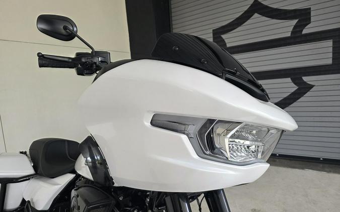 2024 Harley-Davidson® Road Glide® White Onyx Pearl - Black Finish