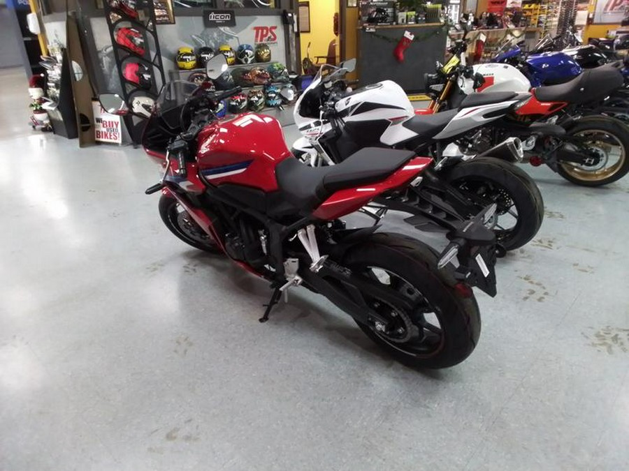 2026 Honda® CBR650R E-Clutch