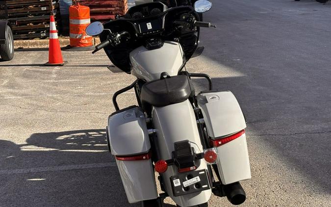 2026 Indian Chieftain PowerPlus Dark Horse 112 Chalk with Black Metallic