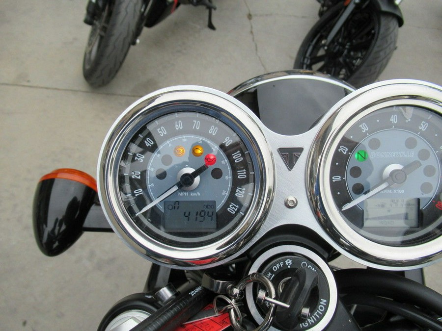 2024 Triumph Bonneville T100 Competition Green/Ironstone
