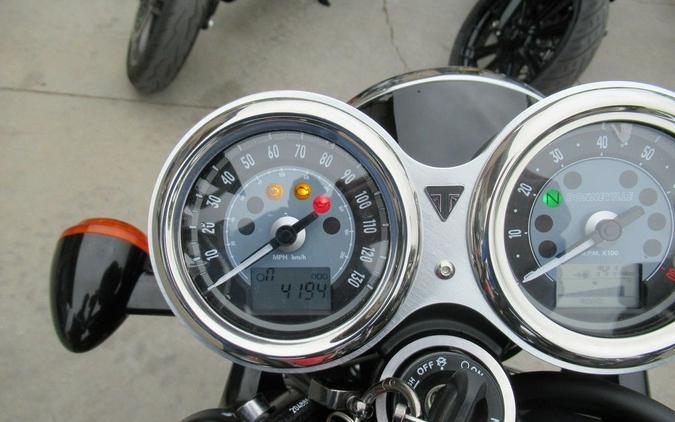 2024 Triumph Bonneville T100 Competition Green/Ironstone