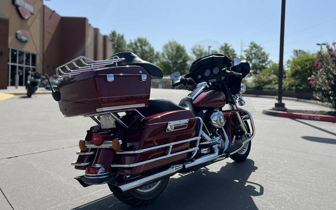 2010 Harley-Davidson® FLHTC Electra Glide® Classic RED HOT SUNGLO 634791