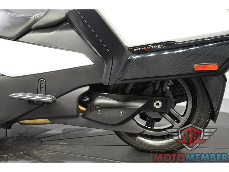 2022 Can-Am Spyder RT