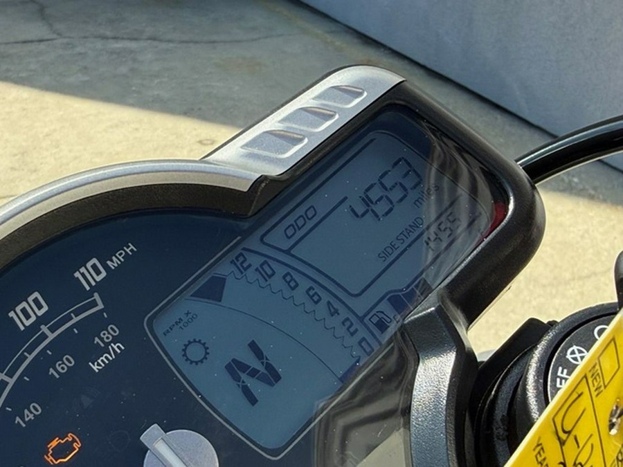 2024 Triumph Speed 400 Carnival Red / Phantom Black