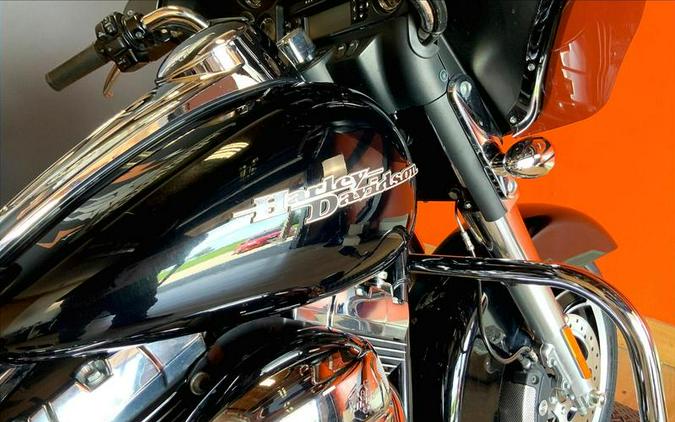 2012 Harley-Davidson® FLHX103