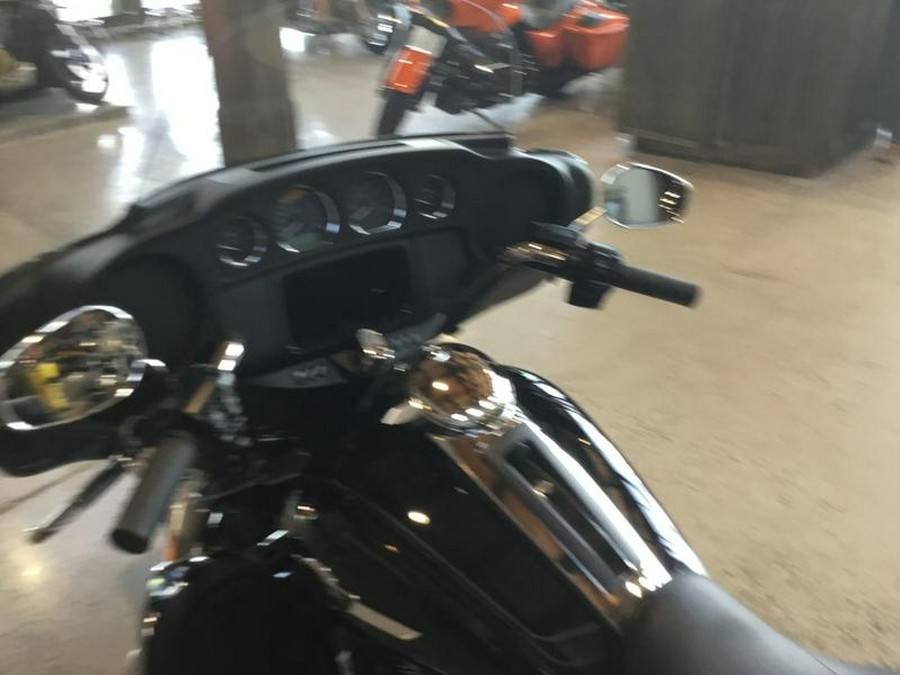 2023 Harley-Davidson® FLHTCUTG - Tri Glide® Ultra