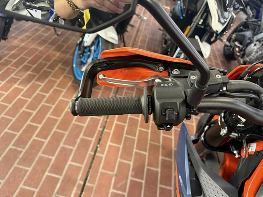 2026 KTM SMC 690 R