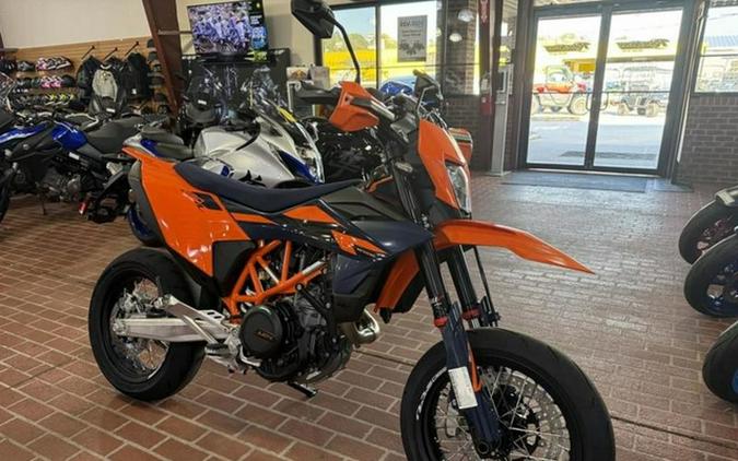 2026 KTM SMC 690 R