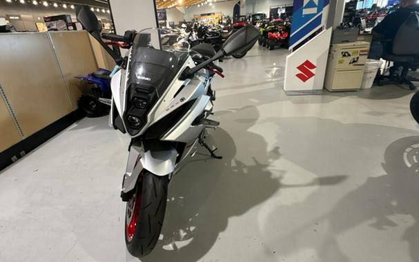 2024 Suzuki GSX800FRQM4