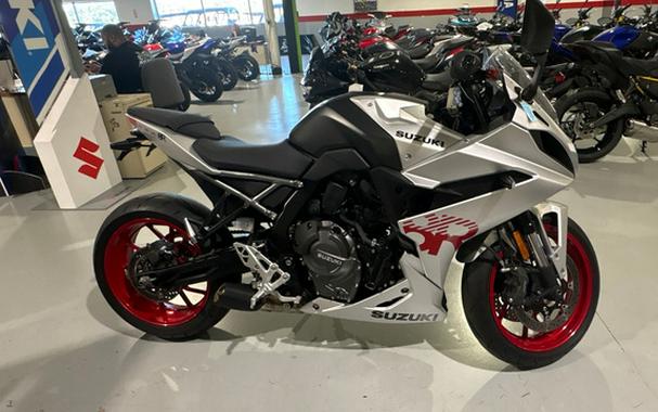 2024 Suzuki GSX800FRQM4