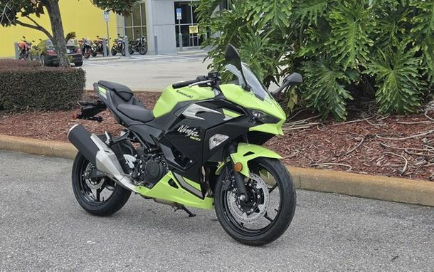 2026 Kawasaki Ninja 500 ABS Metallic Yellowish Green/Ebony