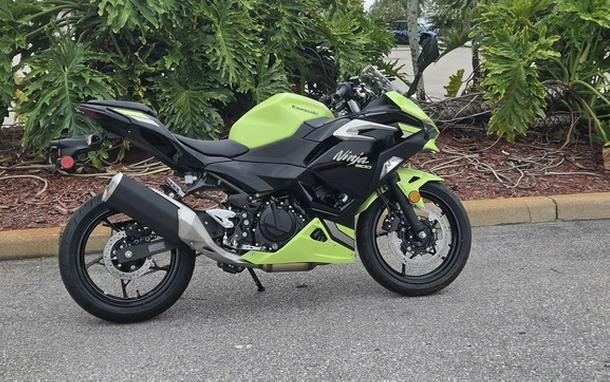 2026 Kawasaki Ninja 500 ABS Metallic Yellowish Green/Ebony