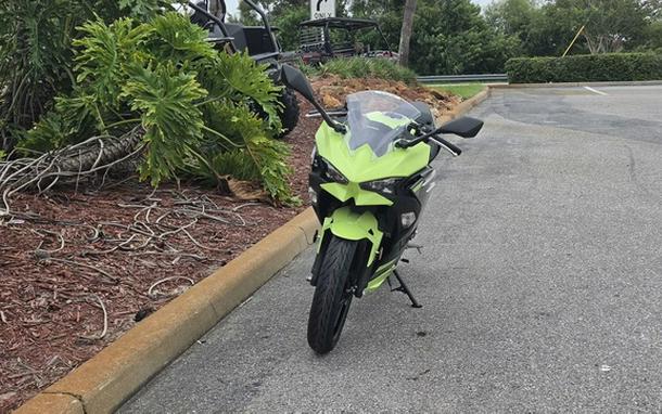 2026 Kawasaki Ninja 500 ABS Metallic Yellowish Green/Ebony
