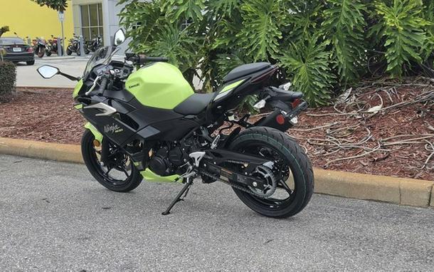 2026 Kawasaki Ninja 500 ABS Metallic Yellowish Green/Ebony