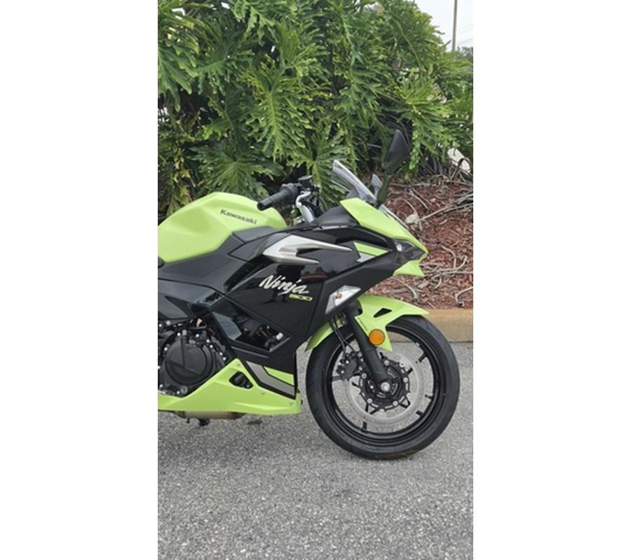 2026 Kawasaki Ninja 500 ABS Metallic Yellowish Green/Ebony