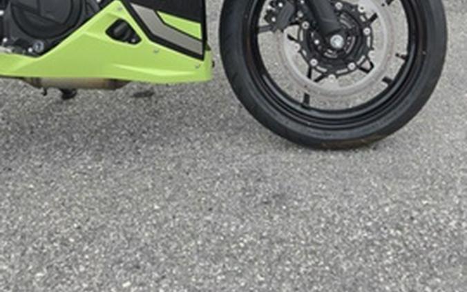 2026 Kawasaki Ninja 500 ABS Metallic Yellowish Green/Ebony