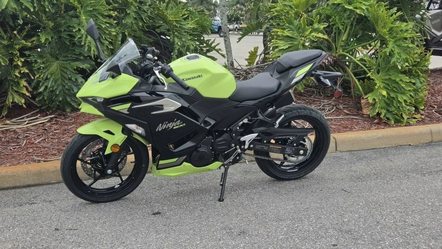 2026 Kawasaki Ninja 500 ABS Metallic Yellowish Green/Ebony