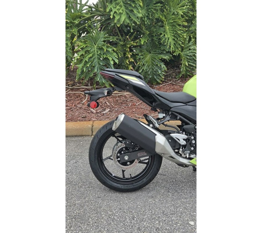 2026 Kawasaki Ninja 500 ABS Metallic Yellowish Green/Ebony