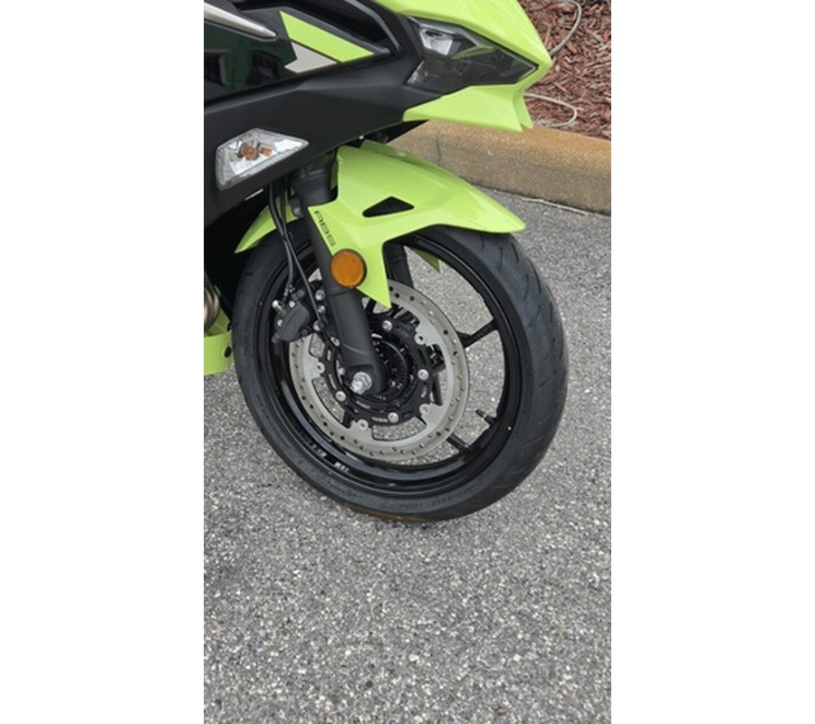 2026 Kawasaki Ninja 500 ABS Metallic Yellowish Green/Ebony