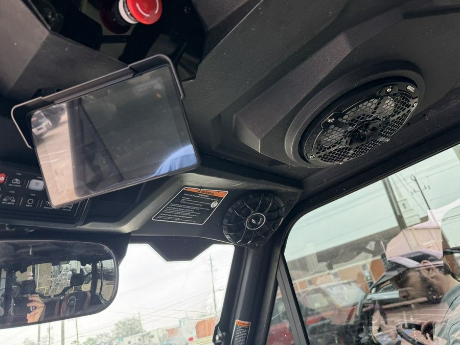 2023 Can-Am® Defender MAX Limited HD10