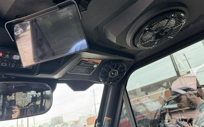 2023 Can-Am® Defender MAX Limited HD10