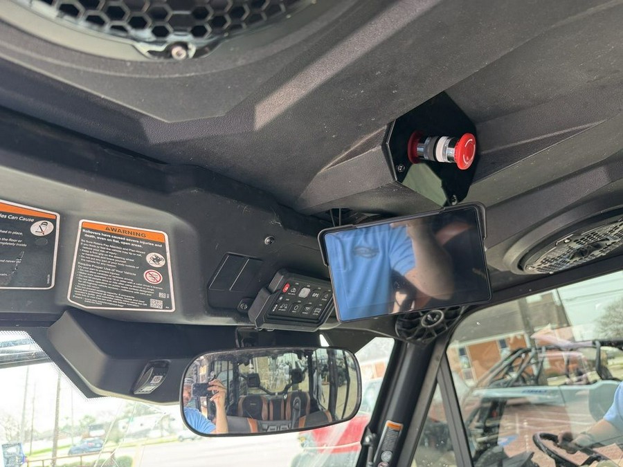 2023 Can-Am® Defender MAX Limited HD10