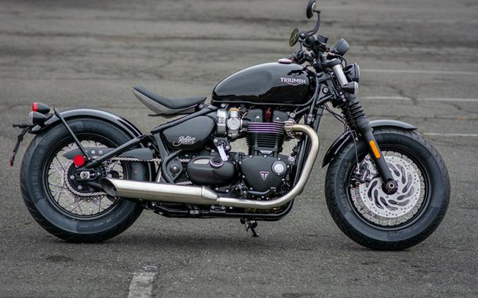 2025 Triumph Bonneville Bobber Jet Black