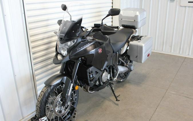 2016 Honda® Vfr1200X - U000267