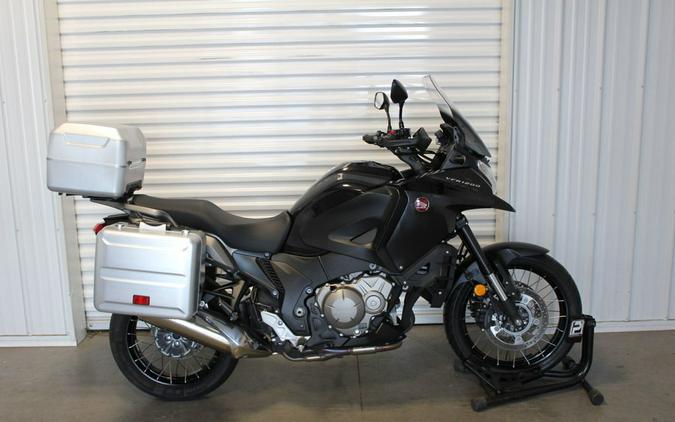 2016 Honda® Vfr1200X - U000267