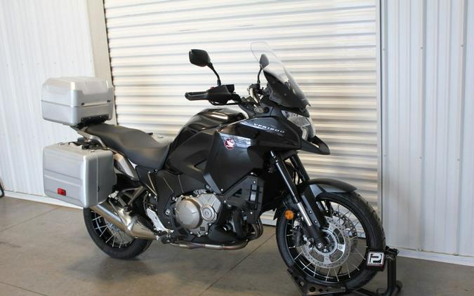 2016 Honda® Vfr1200X - U000267
