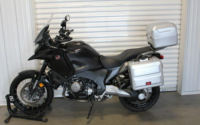 2016 Honda® Vfr1200X - U000267