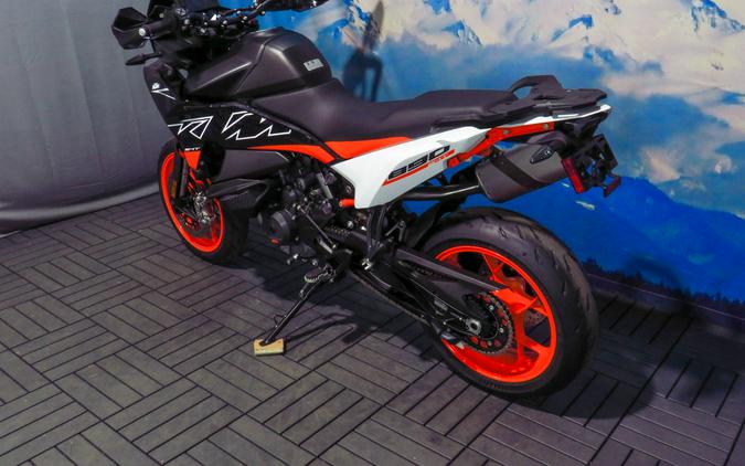 2024 KTM 890 SMT