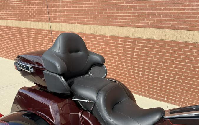 2022 Harley-Davidson® Tri Glide® Ultra Midnight Crimson/Vivid Black