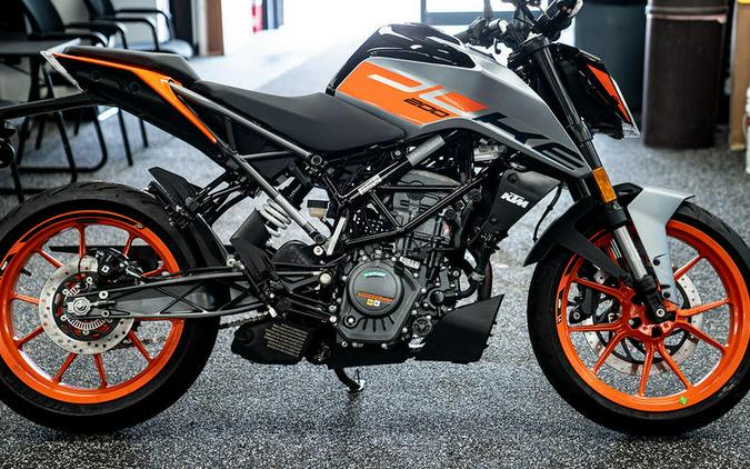 2023 KTM 200 Duke