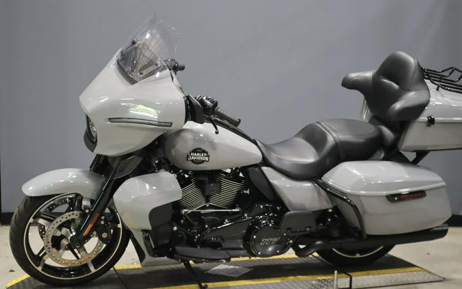 2025 Harley-Davidson® Street Glide™ Ultra FLHXU