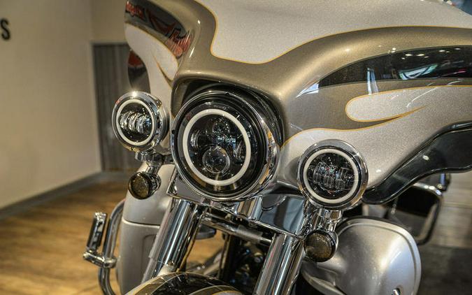 2013 Harley-Davidson® FLHTCUSE8 - CVO™ Ultra Classic® Electra Glide®