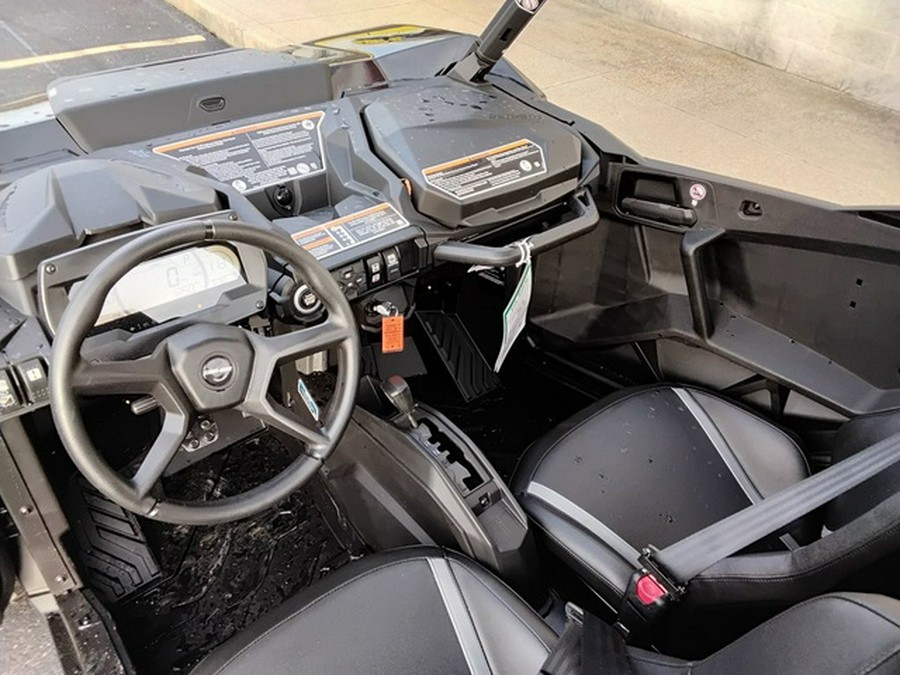 2026 Can-Am Commander XT 700