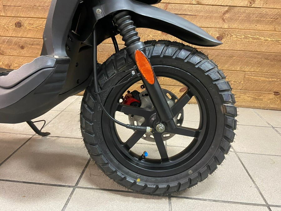 2022 Genuine Scooters Roughhouse 50 Black/Silver