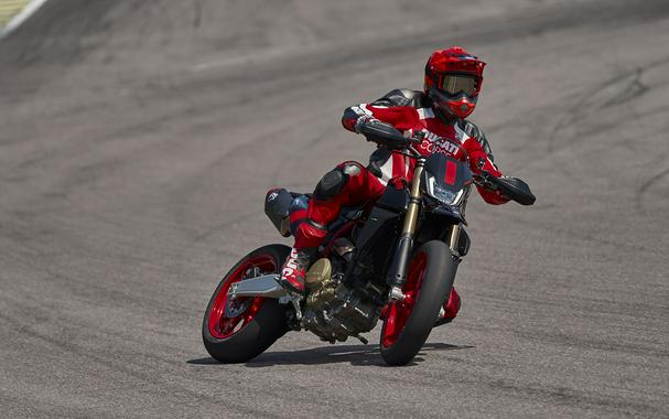 2027 Ducati Hypermotard 698 Mono Nera