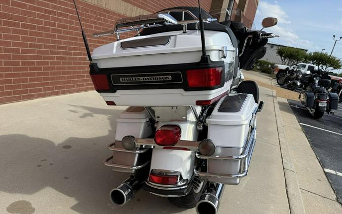 2009 Harley-Davidson® Electra Glide® Ultra Classic® Two-Tone White Gold Pearl/Pewter Pearl