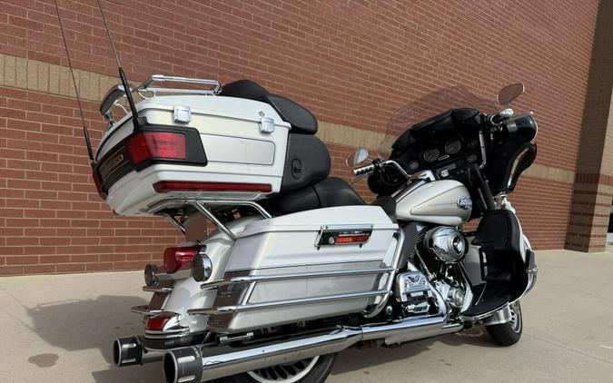 2009 Harley-Davidson® Electra Glide® Ultra Classic® Two-Tone White Gold Pearl/Pewter Pearl
