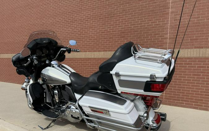 2009 Harley-Davidson® Electra Glide® Ultra Classic® Two-Tone White Gold Pearl/Pewter Pearl