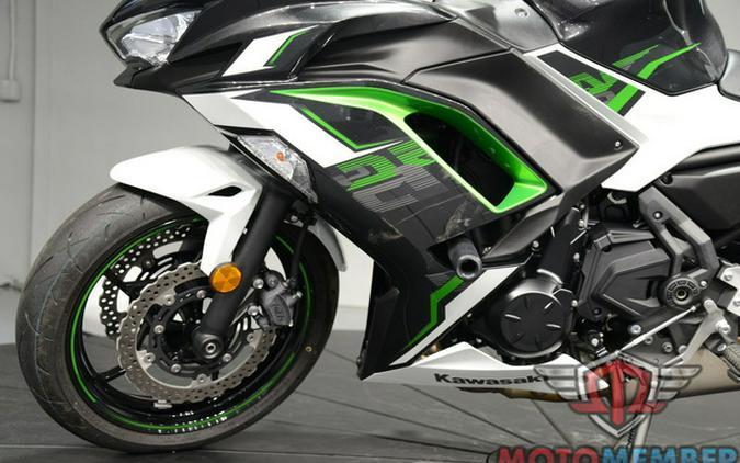 2022 Kawasaki Ninja 650 Pearl Robotic White/Metallic Carbon Gra