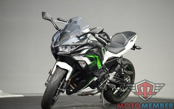 2022 Kawasaki Ninja 650 Pearl Robotic White/Metallic Carbon Gra
