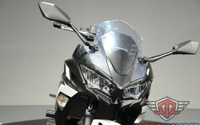2022 Kawasaki Ninja 650 Pearl Robotic White/Metallic Carbon Gra
