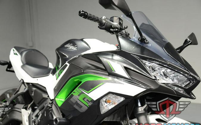 2022 Kawasaki Ninja 650 Pearl Robotic White/Metallic Carbon Gra