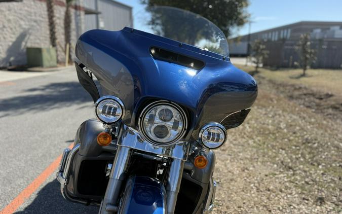 2017 Harley-Davidson® FLHTKL Ultra Limited Low