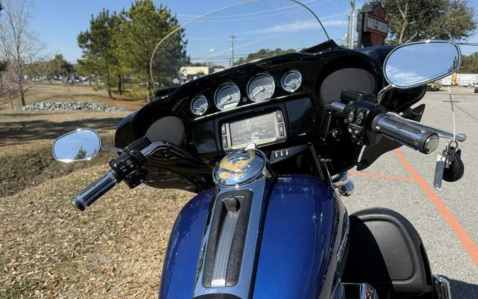 2017 Harley-Davidson® FLHTKL Ultra Limited Low