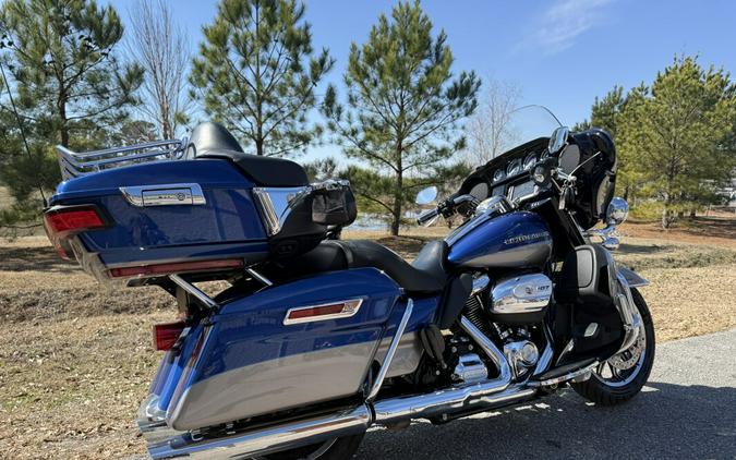2017 Harley-Davidson® FLHTKL Ultra Limited Low